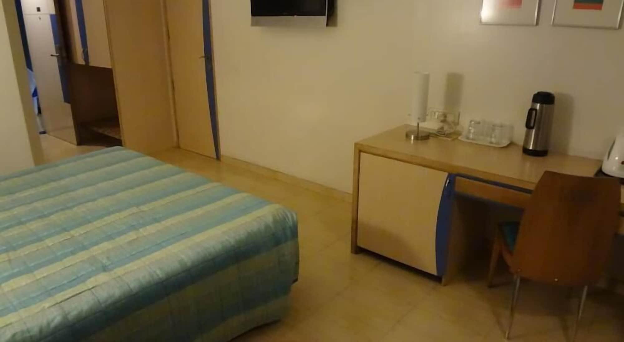 Hotel Suncity Residency Мумбаи Экстерьер фото